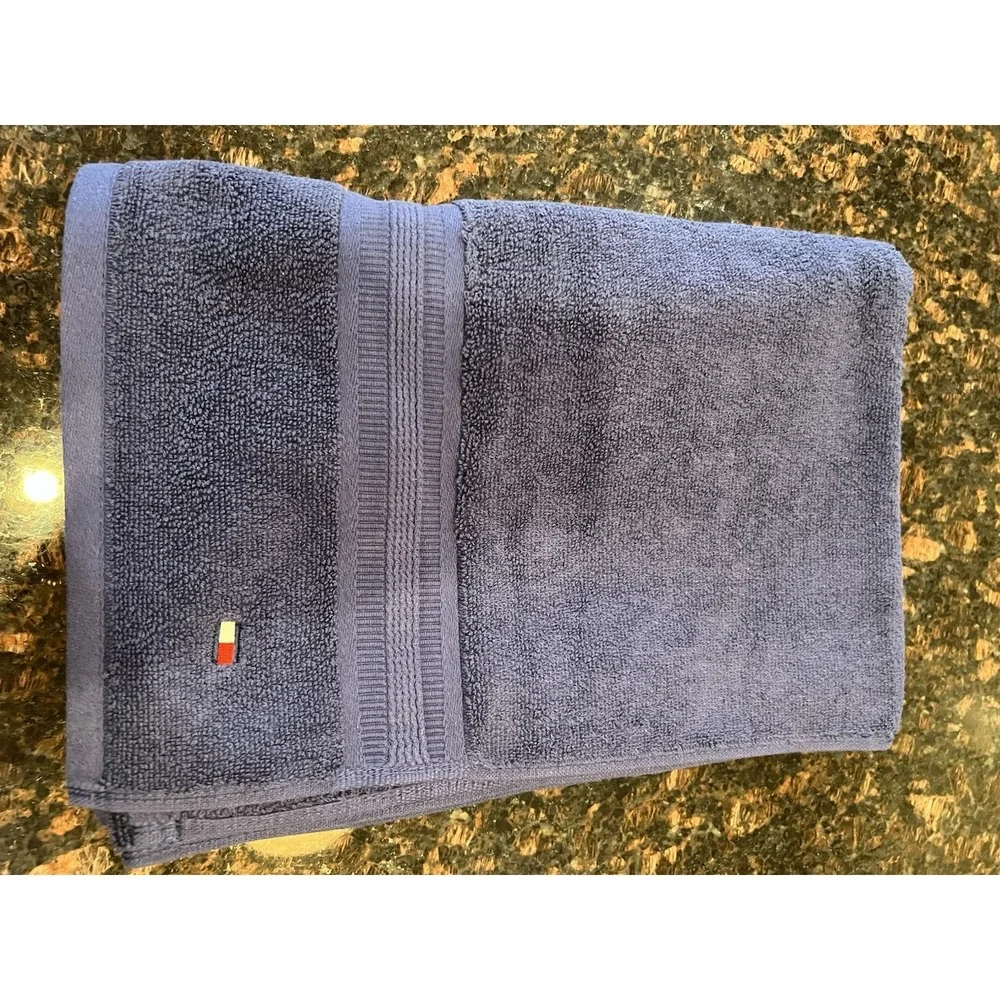 Tommy Hilfiger Navy Blue Bath Towel 100% Cotton 30 In X 54in